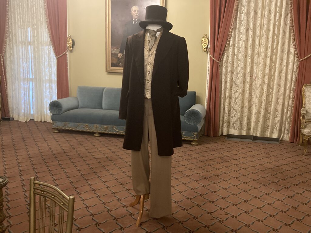 pant coat, tie, and hat