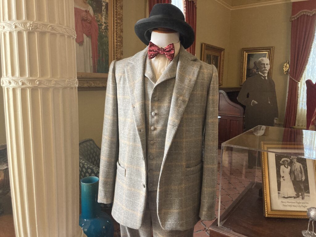 pant coat, bow, and hat