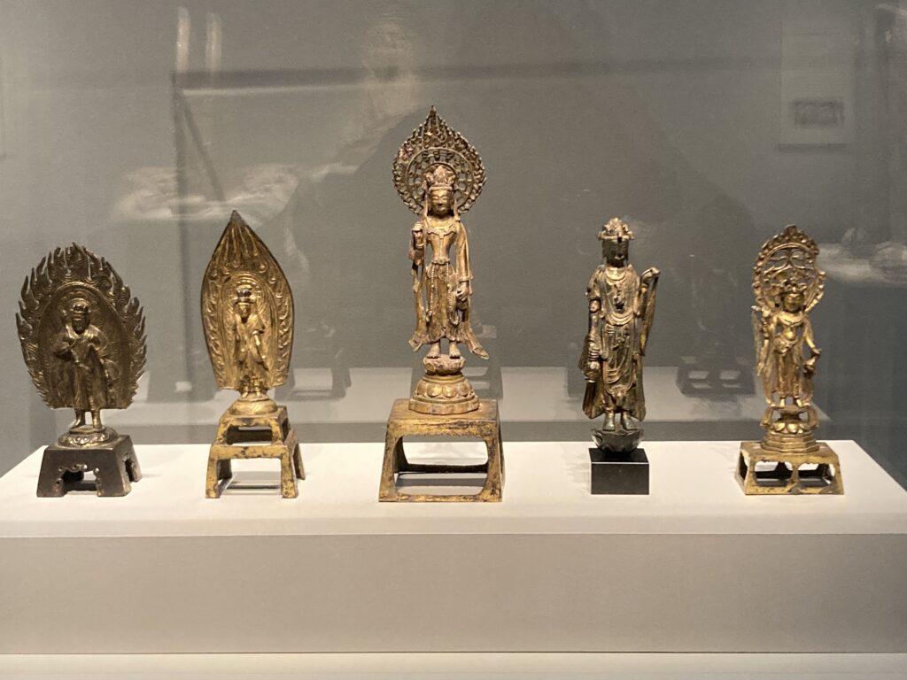 statues