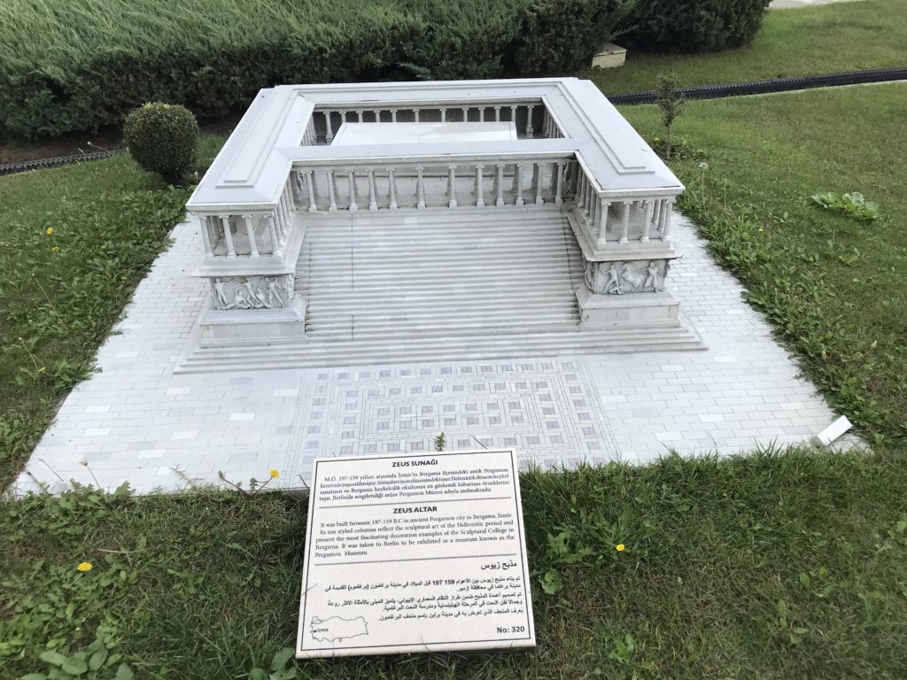 Gray Building of Zeus's Altar Miniature