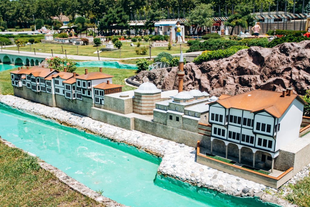 Amasya-Waterfront-Houses